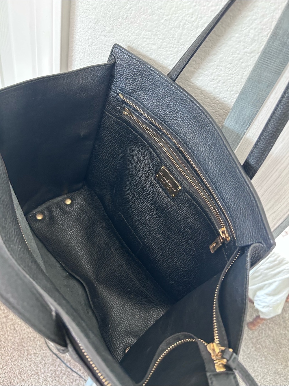 Salvatore Ferragamo Black Leather Tote with Gold Logo - Picture 9 of 11